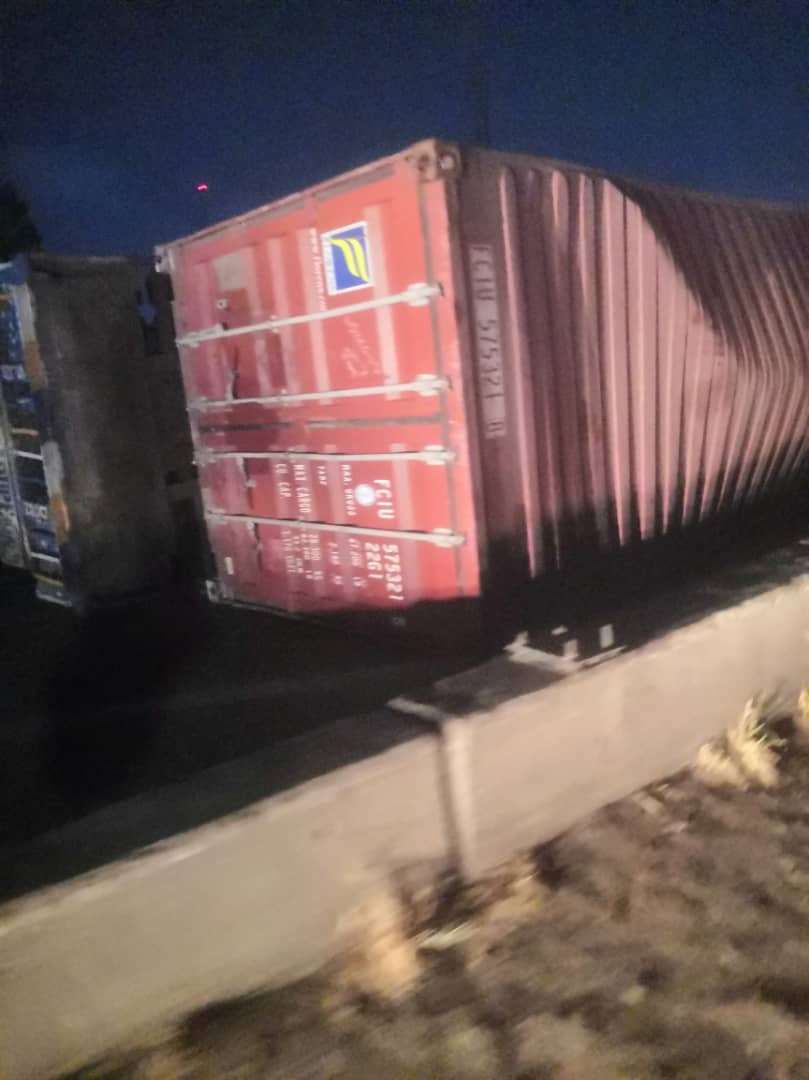 Container falls on Ojuelegba Bridge