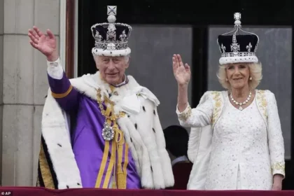 Newly-crowned King Charles and Queen Camilla appear at Buckingham Palace balcony with a select group of senior royals (Photos)