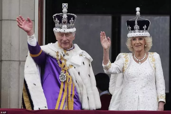 Newly-crowned King Charles and Queen Camilla appear at Buckingham Palace balcony with a select group of senior royals (Photos)