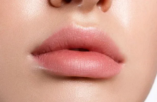 a-beautiful-woman_s-perfect-natural-pink-lips_1024x400