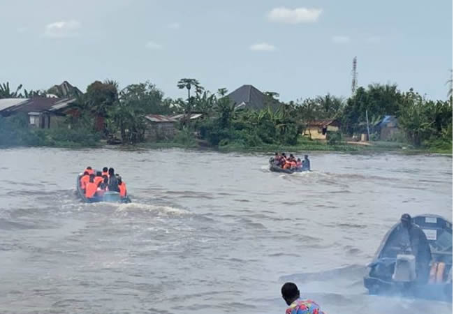 INEC-transports-election-officials-in-Bayelsa