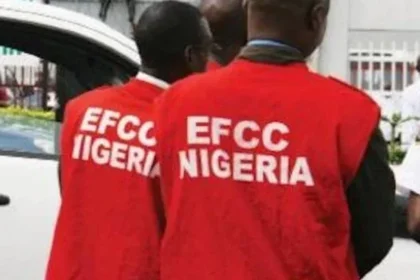 Again, EFCC raids BDC market in Abuja as naira appreciates at forex parallel market