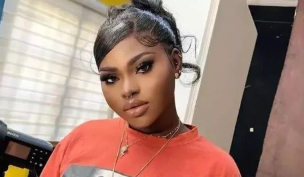 Mandy Kiss lectures her gender on why dating married men is essential