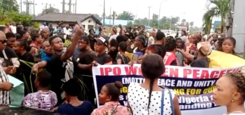 Women protesters barricade Port Harcourt airport gates