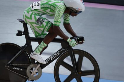 Nigerian cyclist borrows bicycle from German team at Olympics