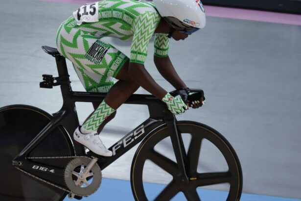 Nigerian cyclist borrows bicycle from German team at Olympics