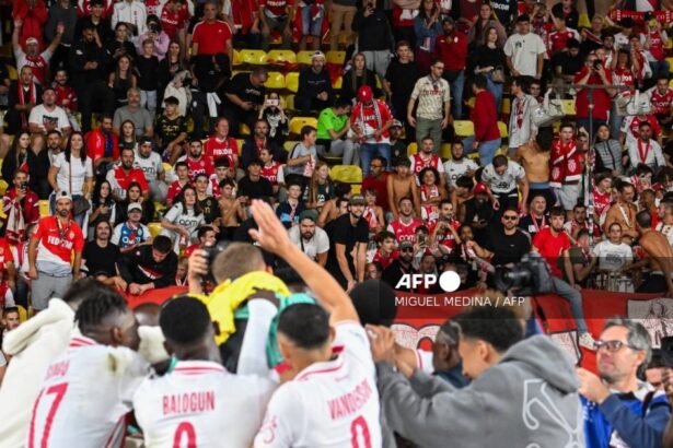 Barca stumble at Monaco after early red card