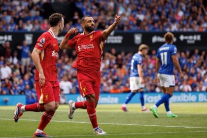 Liverpool beat Chelsea 2-1 to go top of premier league