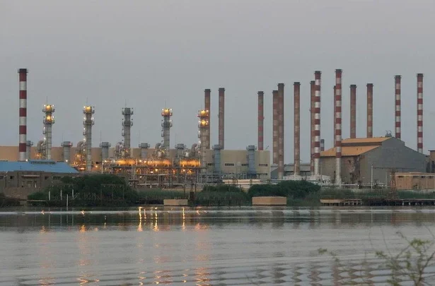 Trump says China can continue to buy Iranian oil