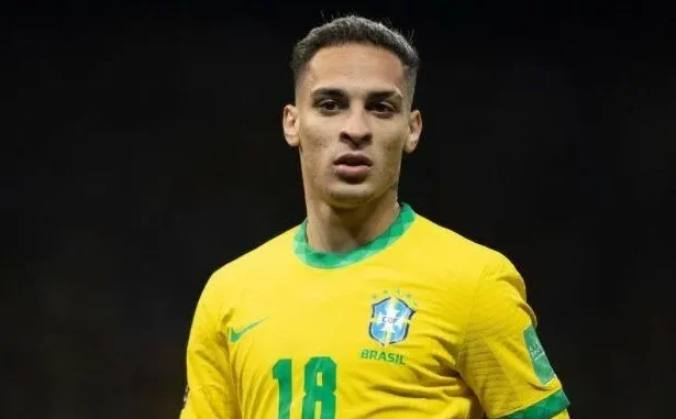 Deal closer - Fee reduced as Manchester United press to seal £30.1million exit