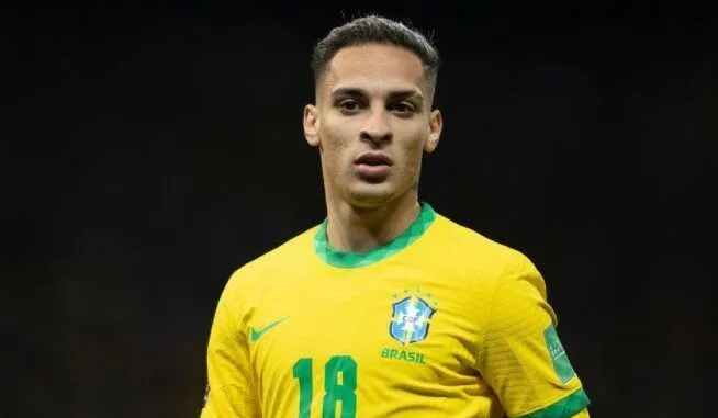 Deal closer - Fee reduced as Manchester United press to seal £30.1million exit