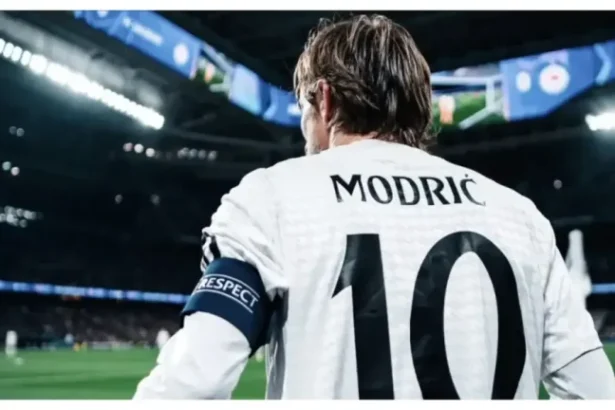 Two Real Madrid players emerge favourites to take No.10 shirt vacated by Modric